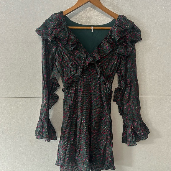 Dresses & Skirts - Free People fun vintage style dress. Fits like a 2